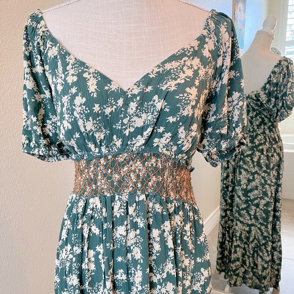 NWT Boho sage green flower print smocked dress w/ pockets! Bohera size L - Picture 3 of 15